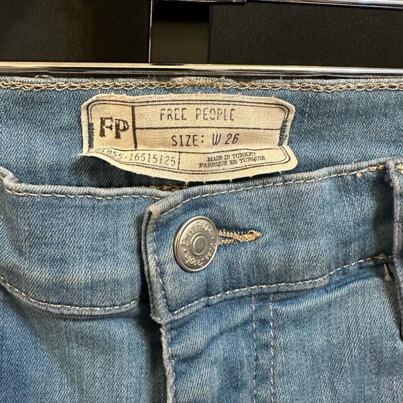 003 - Free People Distressed Cropped Jeans - Picture 4 of 7